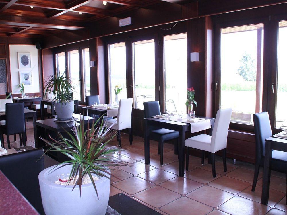 Hotel Restaurant N 4 Martelange Exterior photo