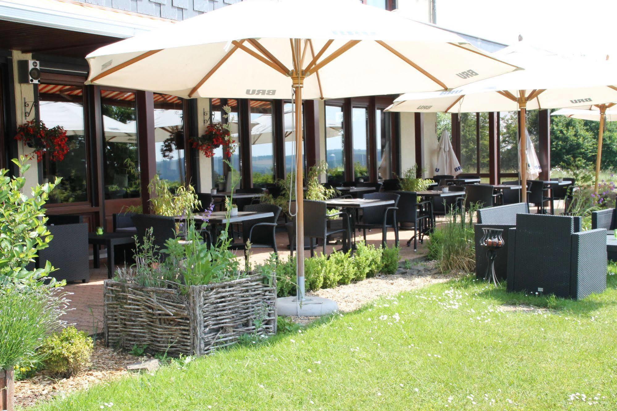 Hotel Restaurant N 4 Martelange Exterior photo